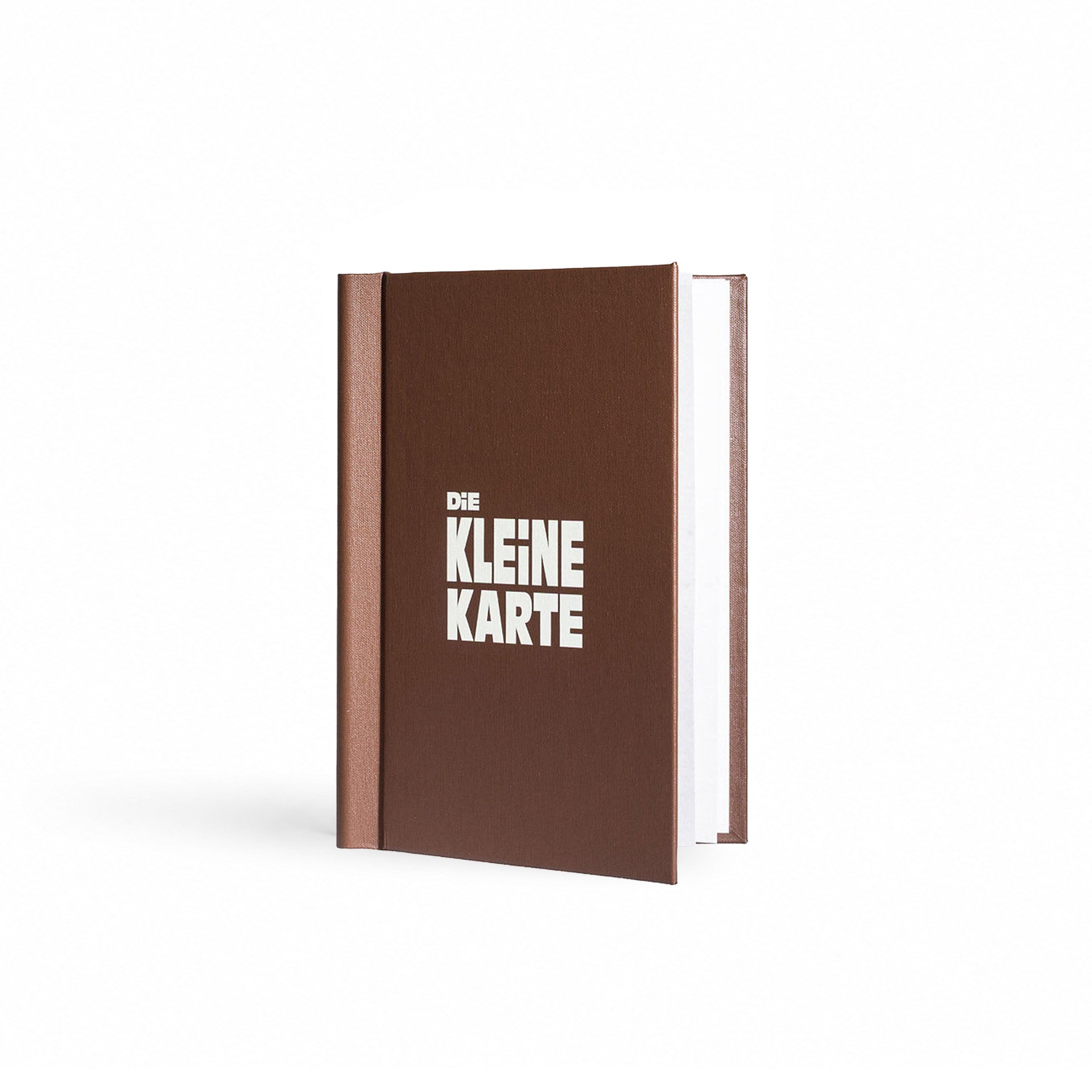Speisekarte aus Buchleinen in der Farbe braun im Format A5 mit weißem UV-Druck auf der Vorderseite