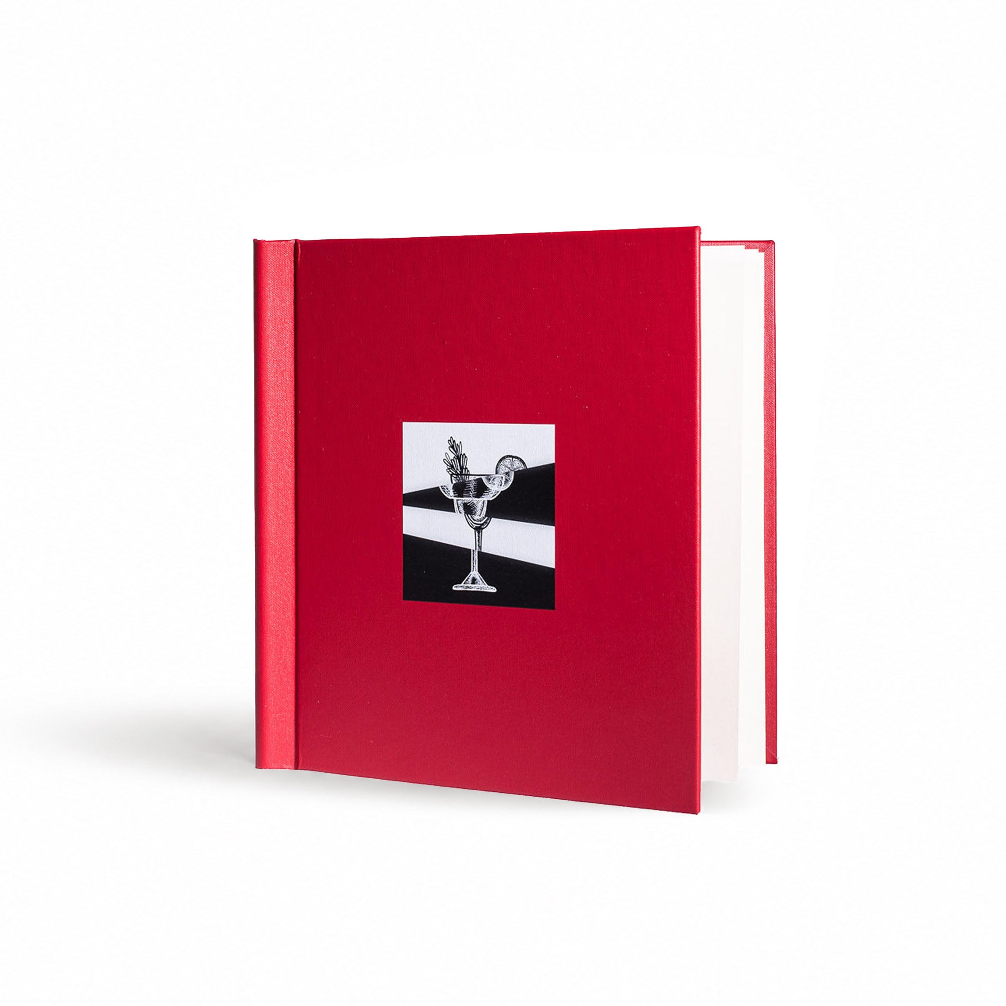 Getränkekarte aus Buchleinen in der Farbe rot im Format A4 kurz mit schwarz-weißem UV-Druck auf der Vorderseite