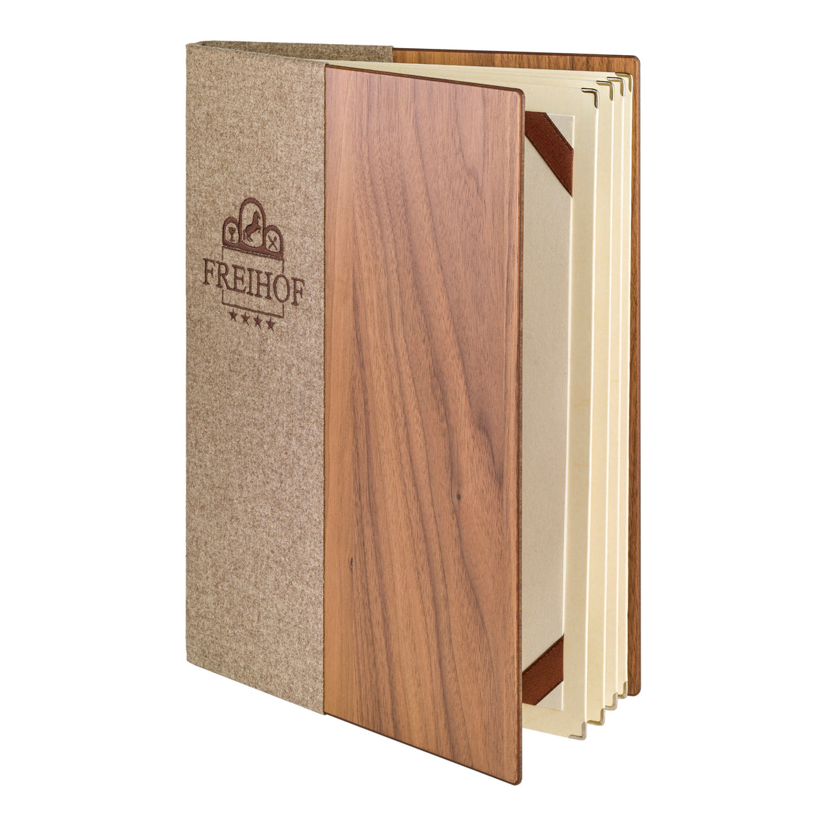 Speisekarte Holz Nuss mit Stickerei am Lodenrücken innen Seidenbandstecksystem. Von Reischl Speisekarten, Manufaktur und Hersteller für Gastronomie seit 1891.