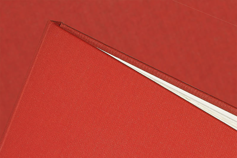 Detailaufnahme einer Speisekarte Librette aus Buchleinen in der Farbe Cherry