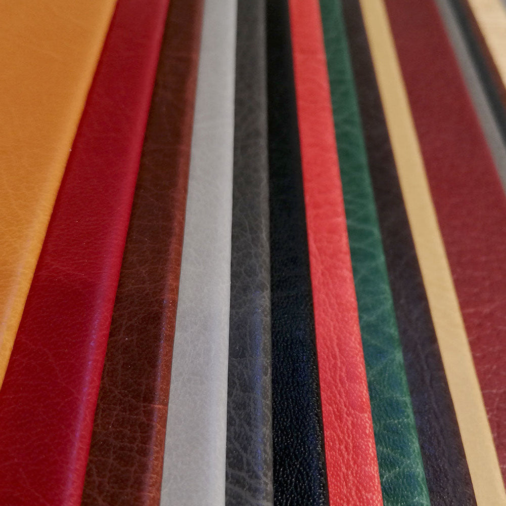 Materialmuster aus Designleder in verschiedenen Farben