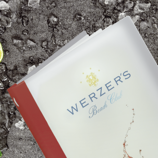 Detailaufnahme einer Speisekarte aus Acryl mit UV-Druck auf der Vorderseite